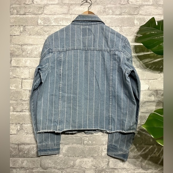 3/$30 _  RVCA  | Pause It Striped Denim Jacket washed stripe blue raw hem small - Picture 5 of 13